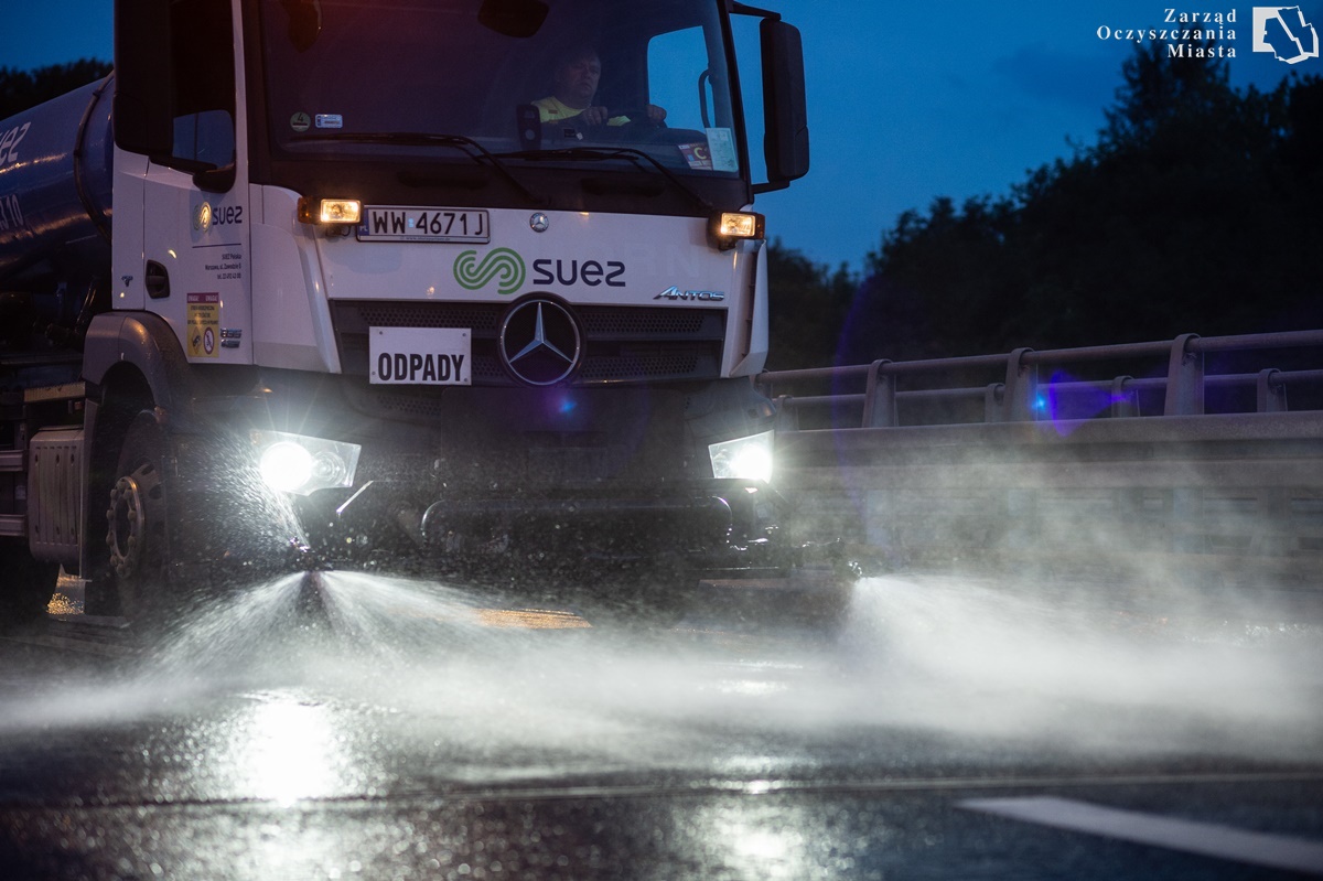 Wodą z basenów umytych zostało niemal 800 km jezdni